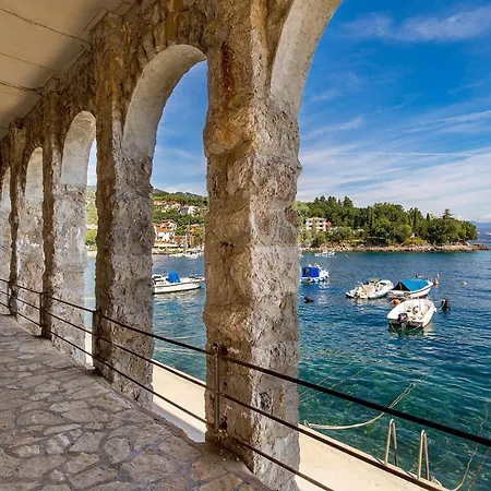 Apartment Stunning In With House Sea View